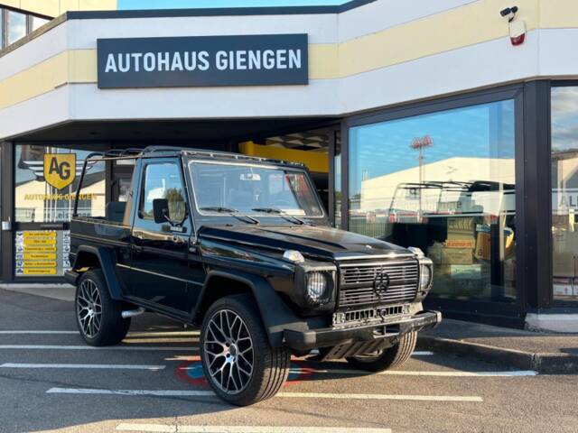 Image 1/11 of Mercedes-Benz 300 GD (SWB) (1980)