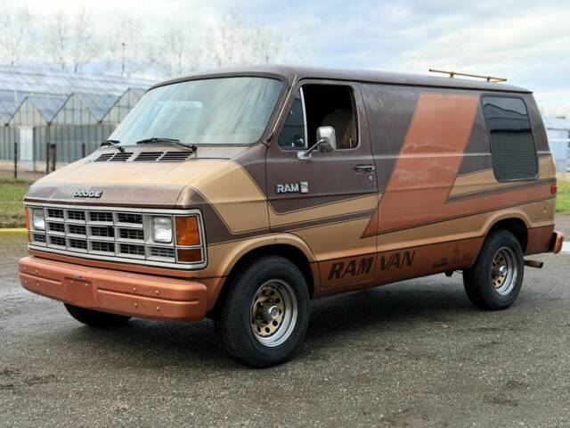 Bild 1/8 von Dodge Ram Van (1989)