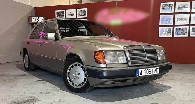 Bild 1/8 von Mercedes-Benz 300 E-24 (1992)