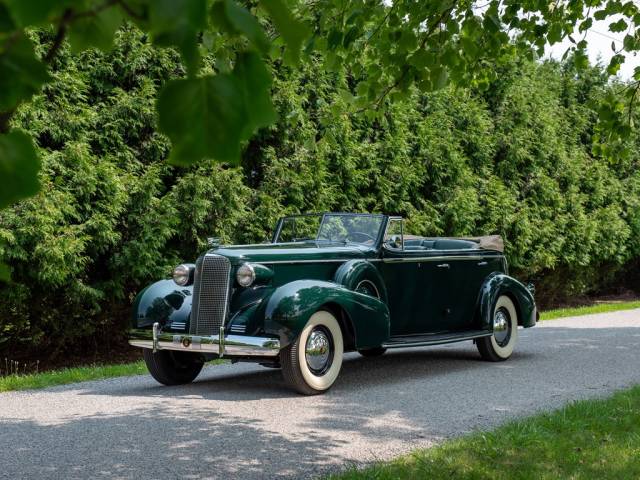 Image 1/50 of Cadillac 75 Fleetwood Convertible (1937)