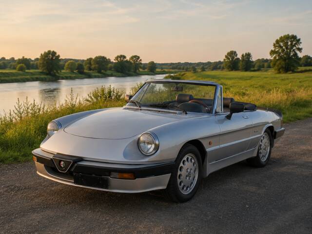 Bild 1/8 von Alfa Romeo 2.0 Spider (1988)