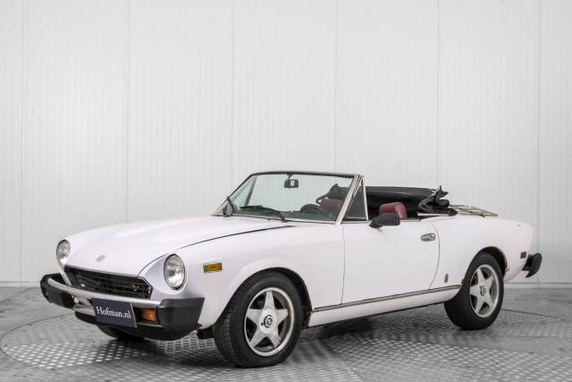 Bild 1/50 von FIAT Spider 2000 Pininfarina 50th Anniversary Edition (1979)
