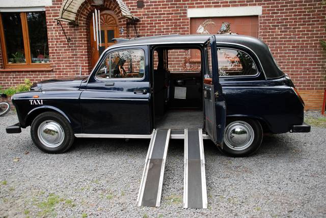 Image 1/5 de Carbodies FX 4 R London Taxi (1985)