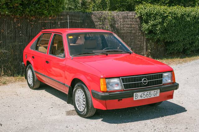 Imagen 1/26 de Opel Kadett 1,3 S (1984)
