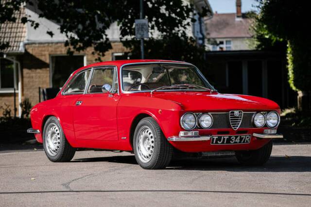 Image 1/45 of Alfa Romeo 2000 GT Veloce (1975)