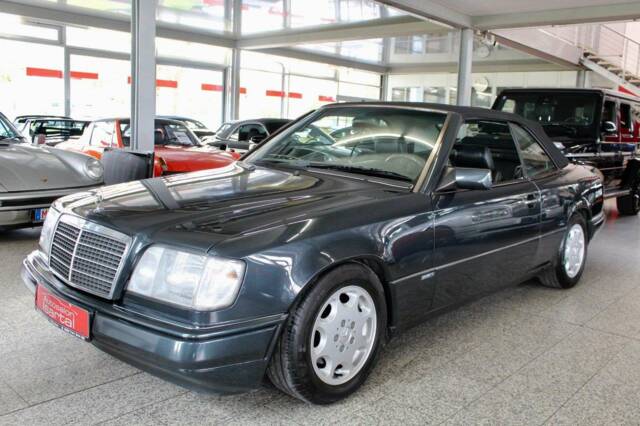 Image 1/20 de Mercedes-Benz 300 CE-24 (1996)