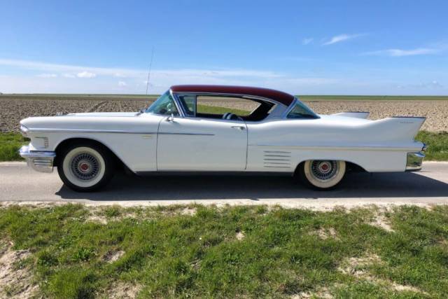 Image 1/46 of Cadillac 62 Coupe DeVille (1958)