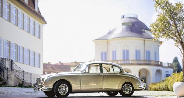 Image 1/64 of Jaguar Mk II 3.8 (1961)