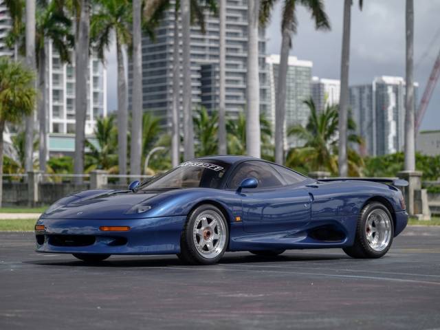 Image 1/50 of Jaguar XJR-15 (1991)