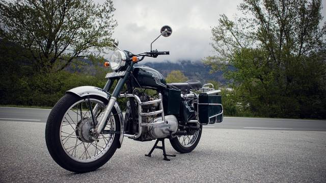 Bild 1/16 von Royal Enfield DUMMY (1996)