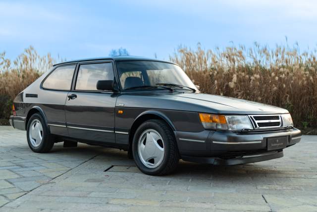 Image 1/33 of Saab 900 Turbo (1987)