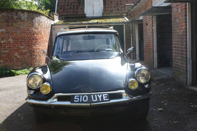 Image 1/5 of Citroën ID 19 Break (1961)