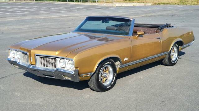 Image 1/20 of Oldsmobile Cutlass Supreme (1970)