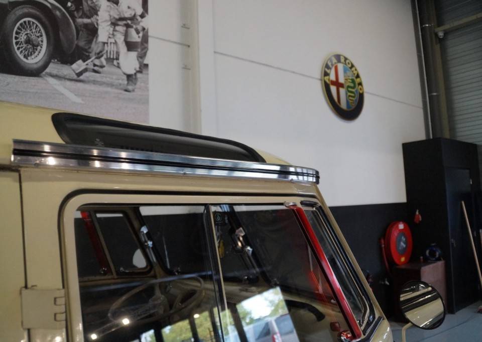 Image 86/94 of Volkswagen T1 Brasil &quot;Samba&quot; (1974)