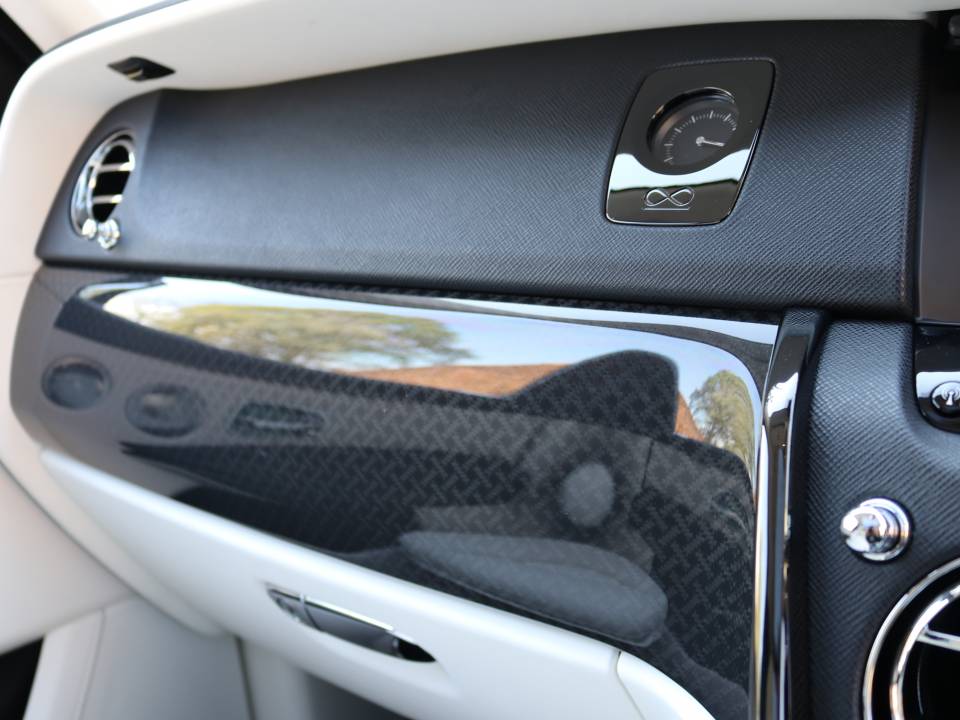 Image 97/100 of Rolls-Royce Cullinan Black Badge (2021)