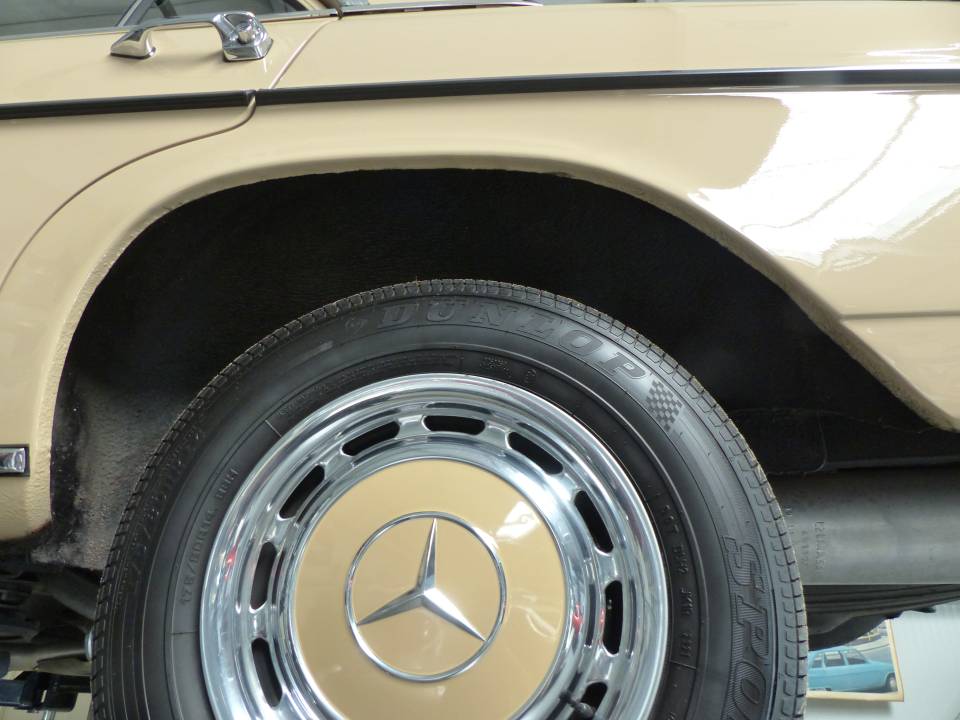 Image 57/60 de Mercedes-Benz 200 D (1973)