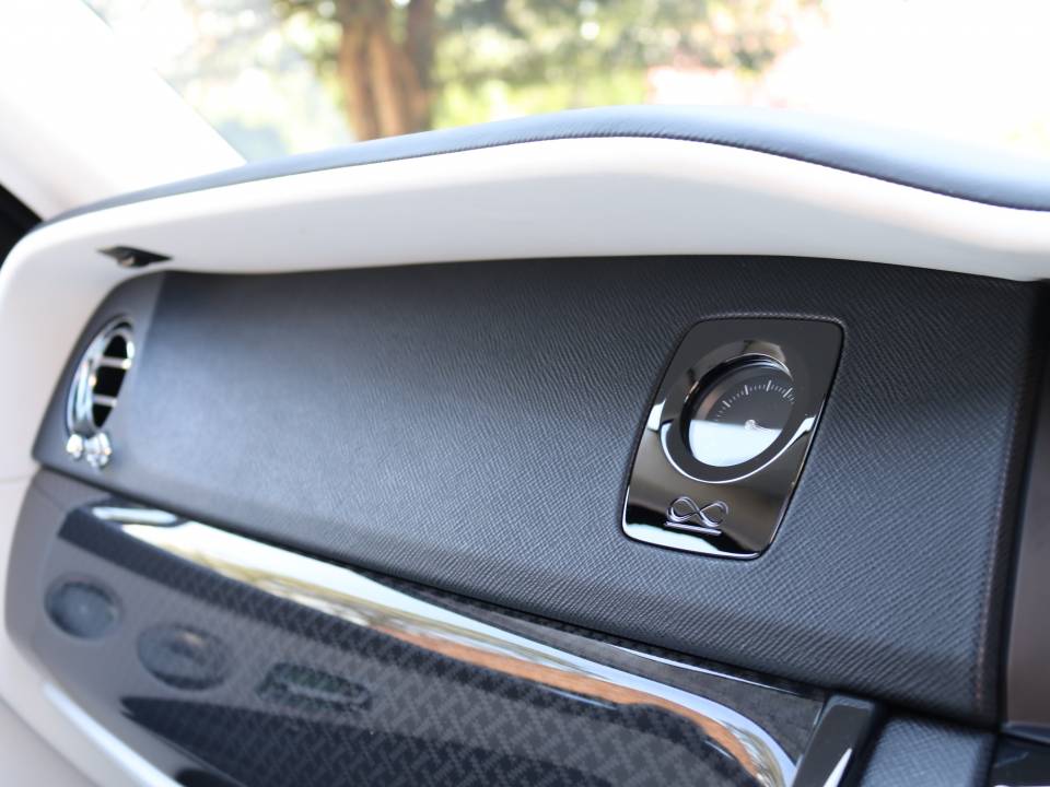 Image 96/100 of Rolls-Royce Cullinan Black Badge (2021)