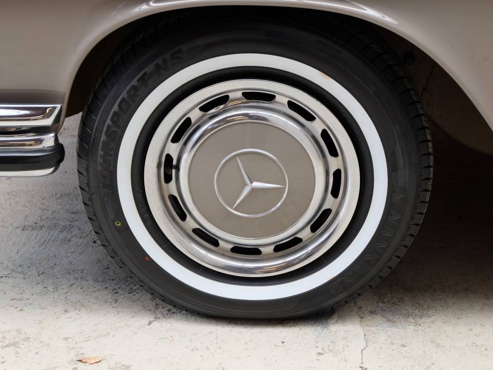 Image 39/96 de Mercedes-Benz 280 SE (1968)