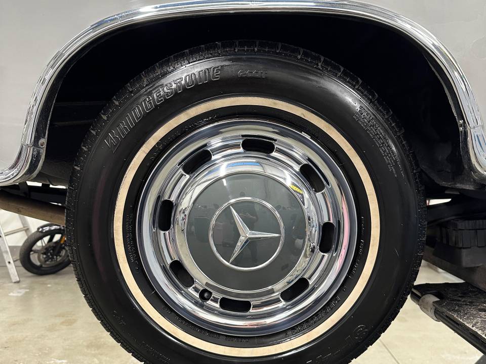 Image 83/98 of Mercedes-Benz 220 SE Cabriolet (1960)