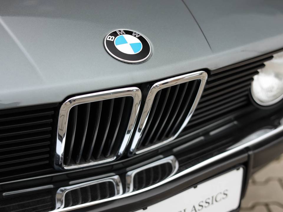 Image 64/68 of BMW 528i (1985)