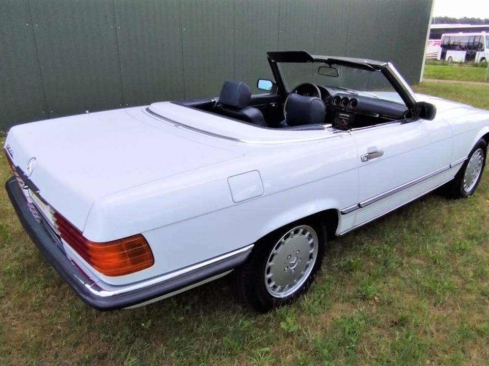Image 30/74 of Mercedes-Benz 420 SL (1985)
