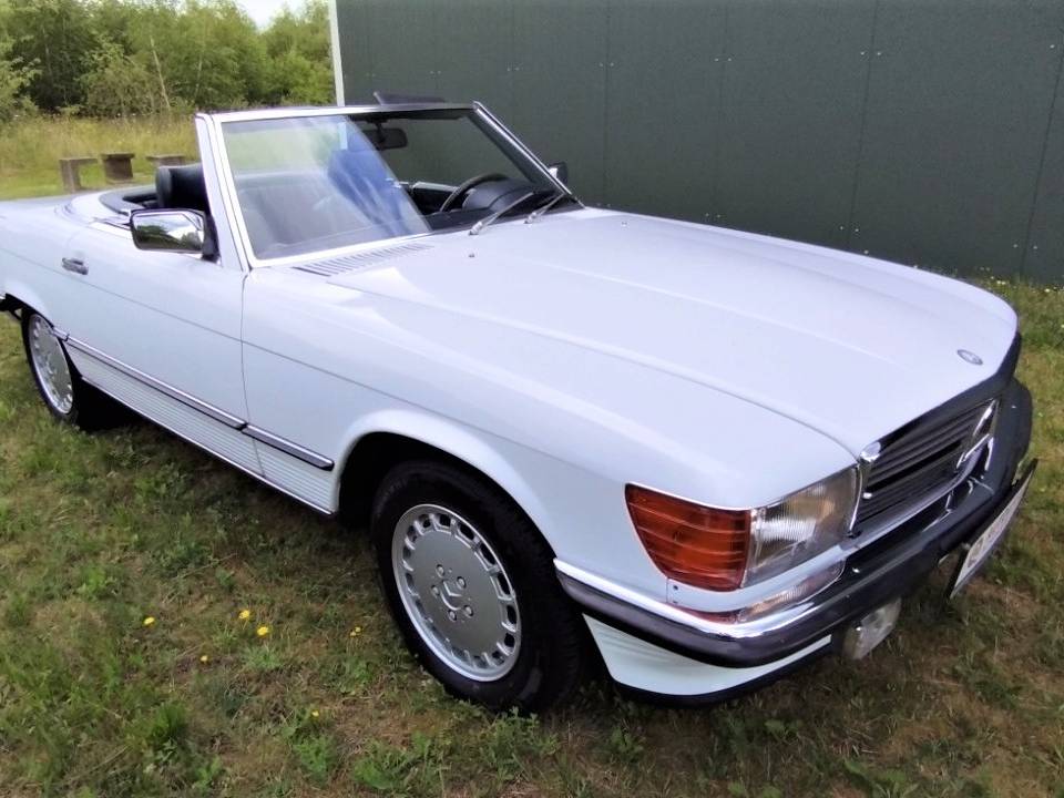 Image 28/74 of Mercedes-Benz 420 SL (1985)