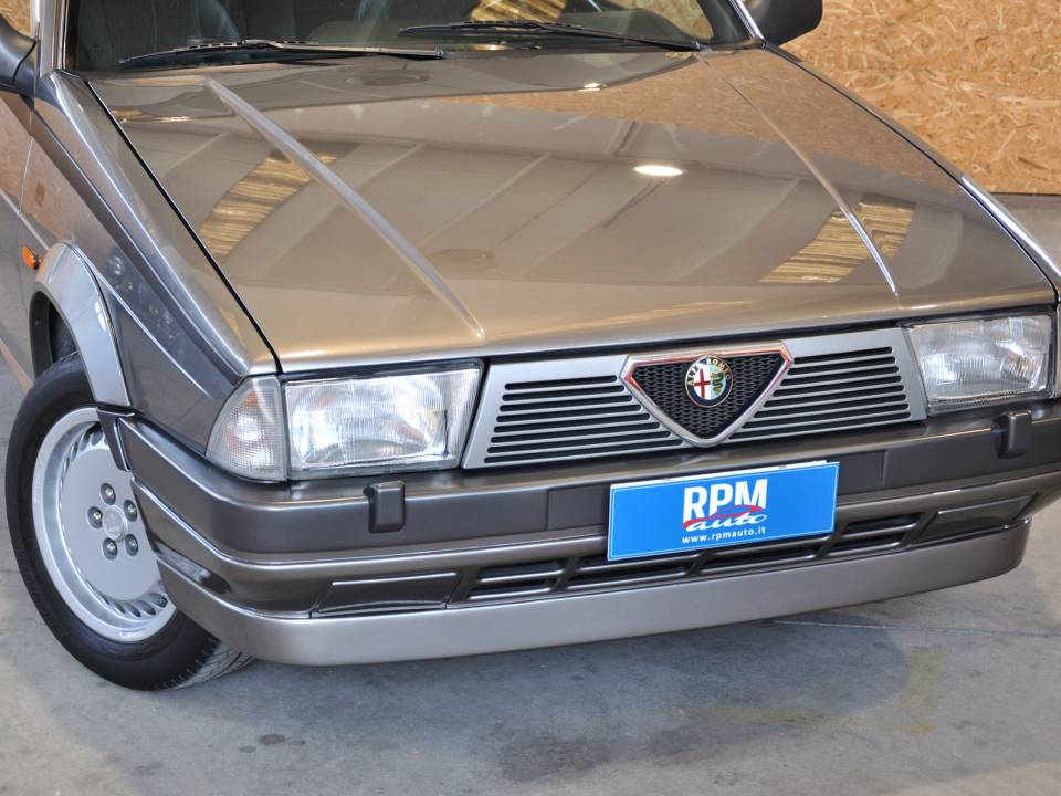 Image 31/48 de Alfa Romeo 75 2.0 Twin Spark (1988)