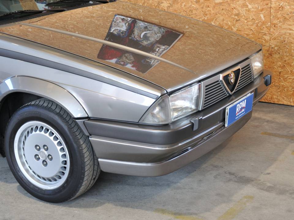 Image 37/48 de Alfa Romeo 75 2.0 Twin Spark (1988)