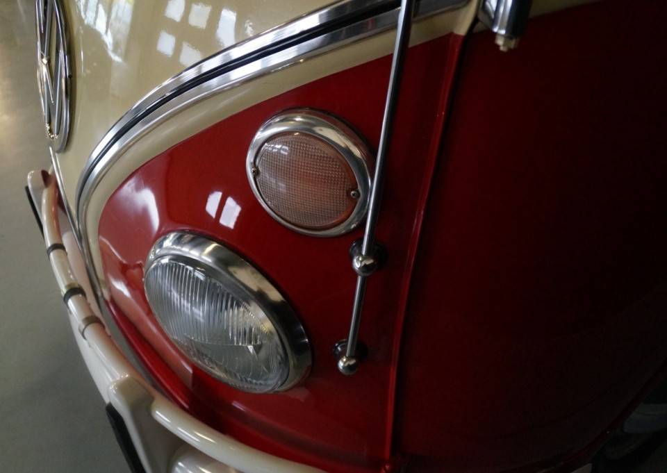 Image 75/94 of Volkswagen T1 Brasil &quot;Samba&quot; (1974)