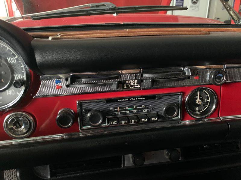 Image 56/64 of Mercedes-Benz 280 SL (1969)