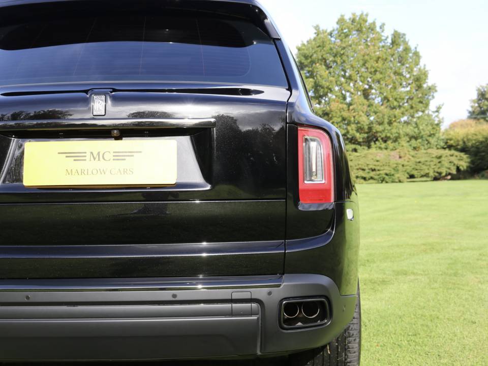Image 58/100 of Rolls-Royce Cullinan Black Badge (2021)