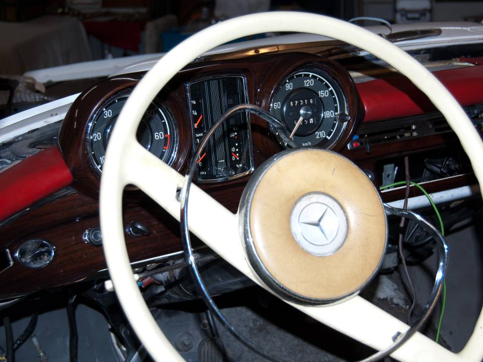 Image 38/48 of Mercedes-Benz 220 SE b (1965)
