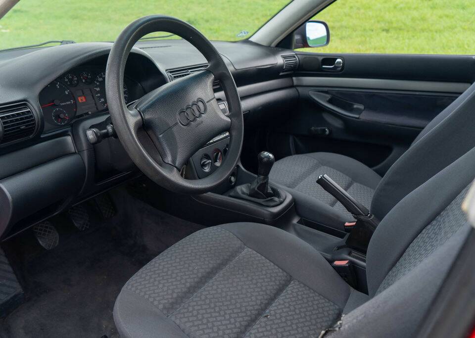 Image 2/8 de Audi A4 1.6 (1995)