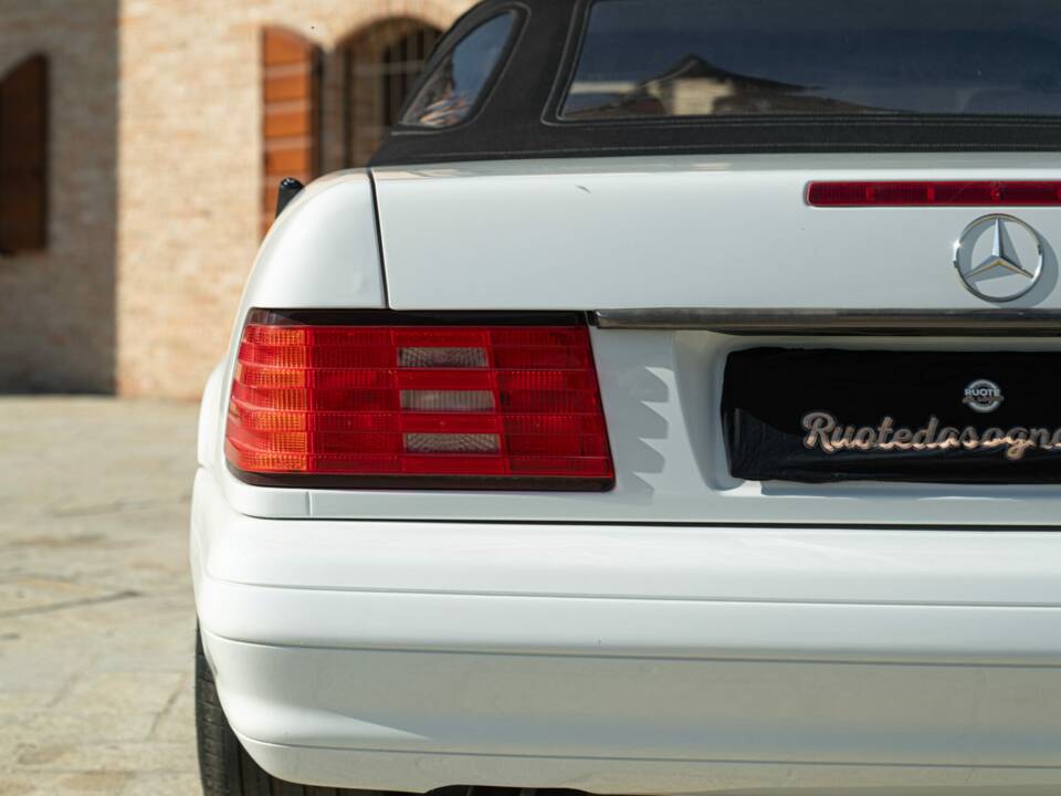 Image 15/50 of Mercedes-Benz SL 320 (1997)