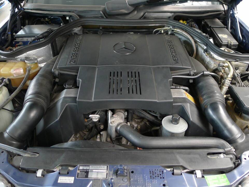 Afbeelding 11/40 van Mercedes-Benz E 420 (1993)