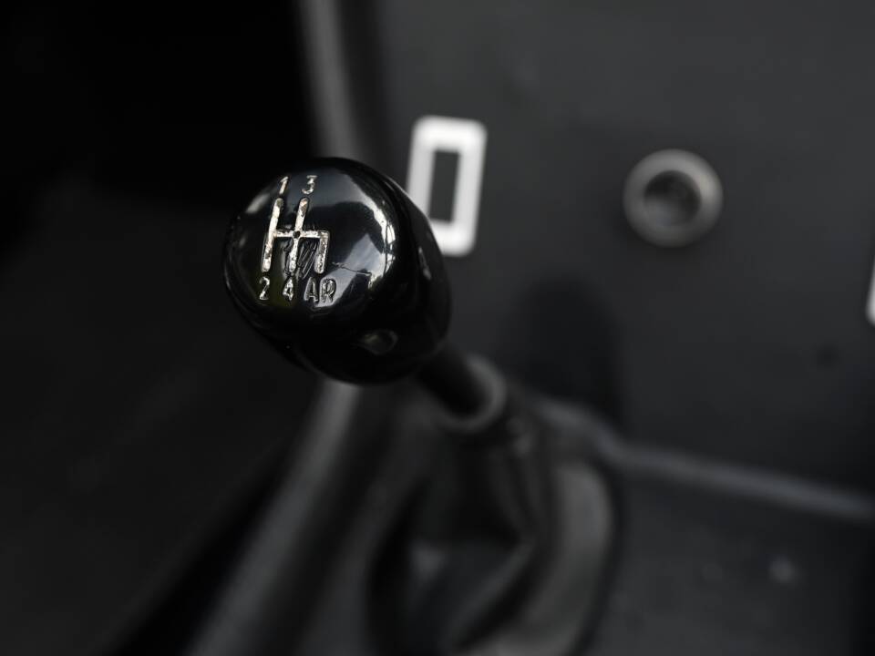 Image 21/26 of Peugeot 504 Convertible (1974)