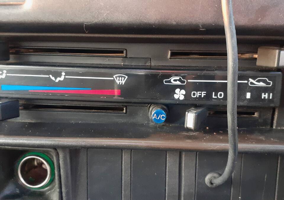 Image 19/61 of Toyota Land Cruiser FJ 62 (1989)