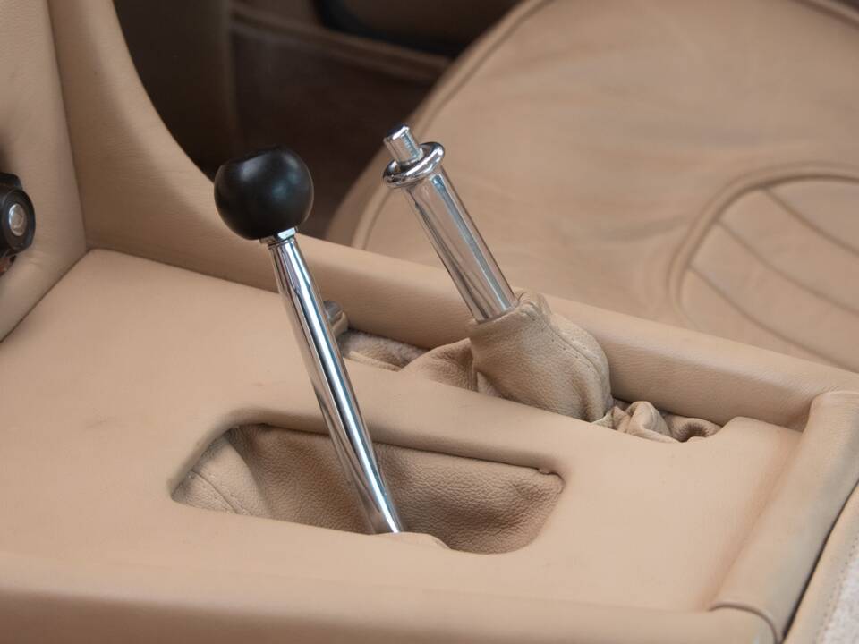 Image 30/50 of TVR Vixen Series 1 (1968)