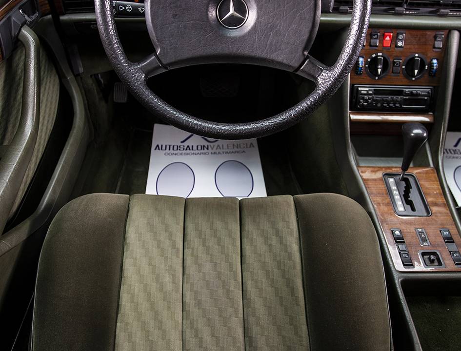 Imagen 14/25 de Mercedes-Benz 280 SE (1985)