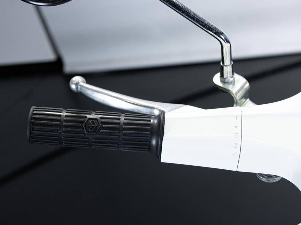 Imagen 46/50 de Piaggio Vespa 50 N Special (1979)