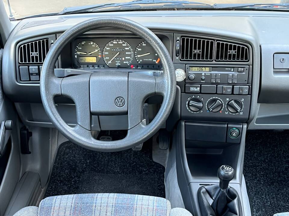 Image 16/33 of Volkswagen Passat 1.8 (1989)