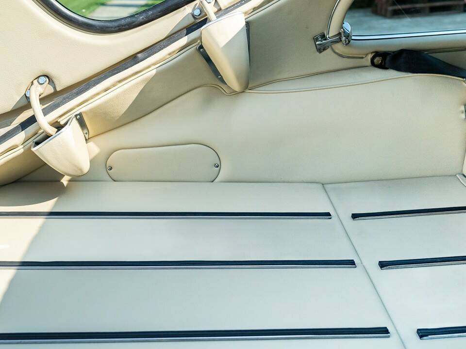 Bild 96/102 von Jaguar E-Type 4.2 (1966)