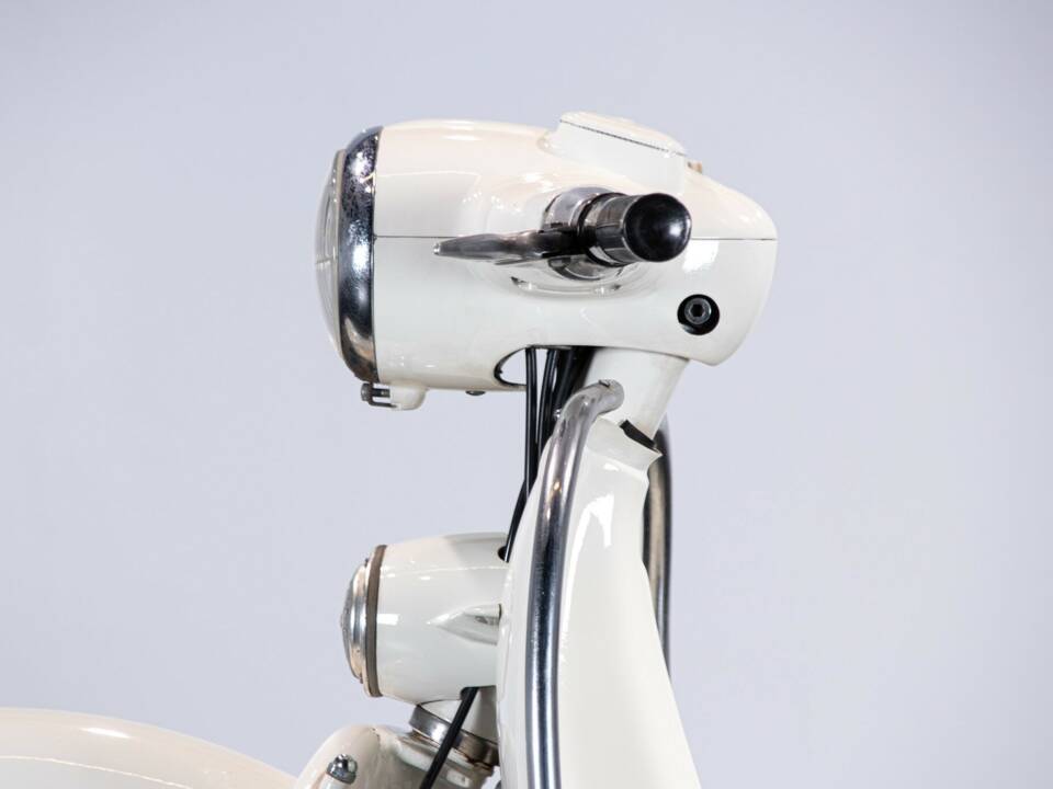 Image 15/50 of Aermacchi DUMMY (1956)