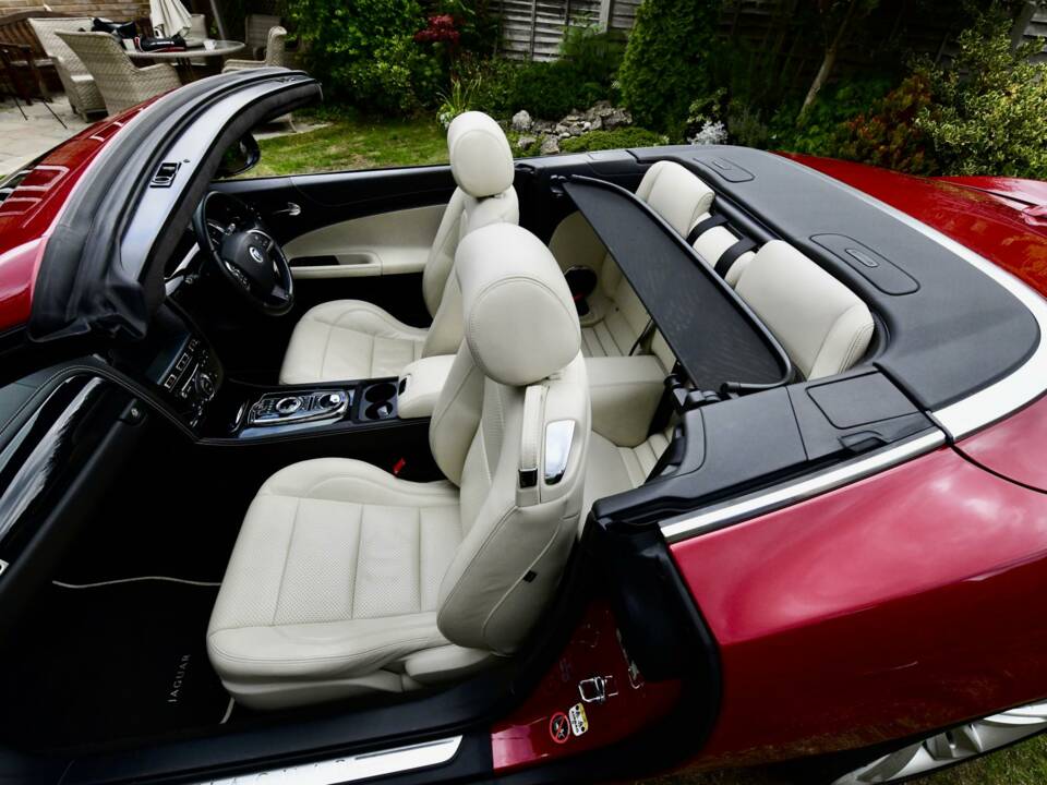 Image 33/50 of Jaguar XKR (2013)