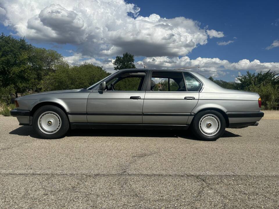 Bild 4/7 von BMW 750i (1989)