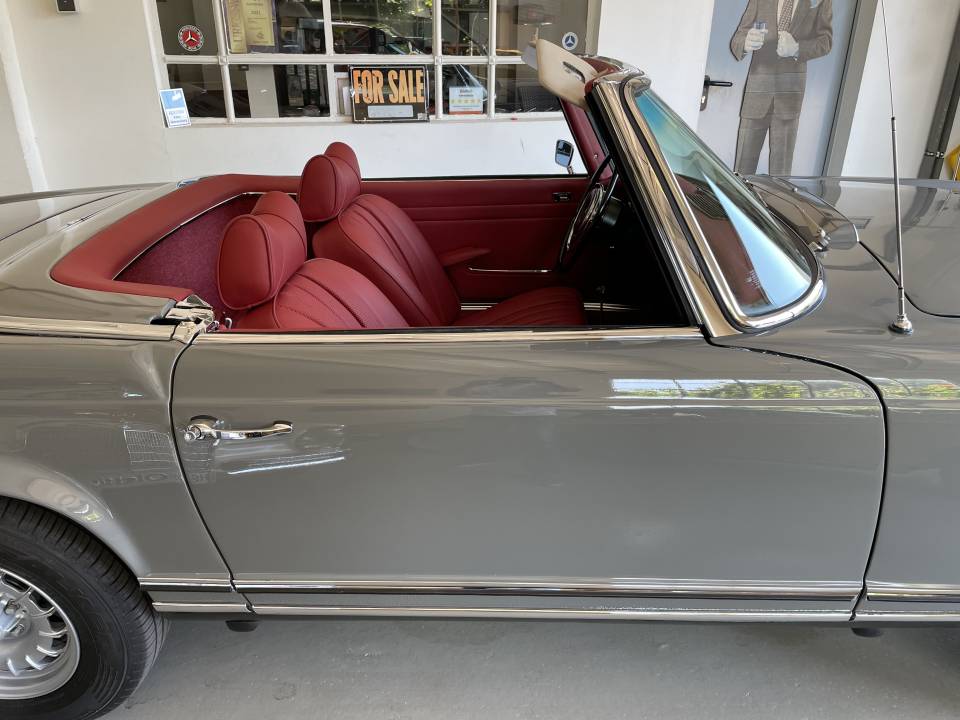 Image 10/38 of Mercedes-Benz 280 SL (1970)
