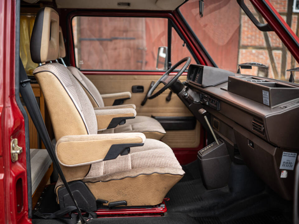 Bild 33/52 von Volkswagen T3 Bus 2.1 (1989)