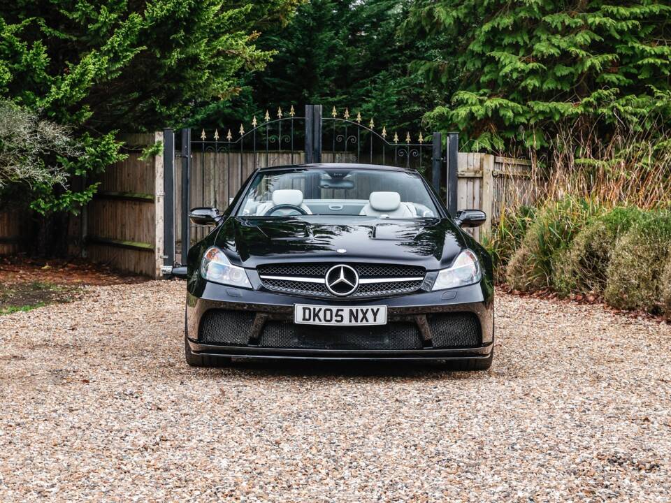 Immagine 8/46 di Mercedes-Benz SL 65 AMG (2005)