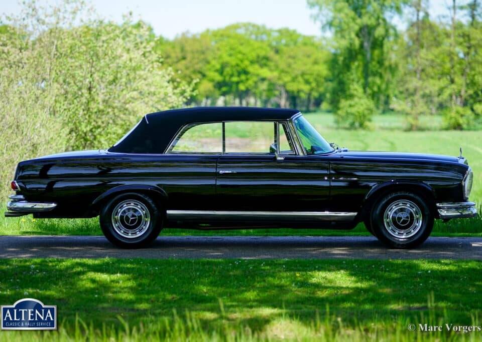 Image 40/52 de Mercedes-Benz 220 SE b (1963)