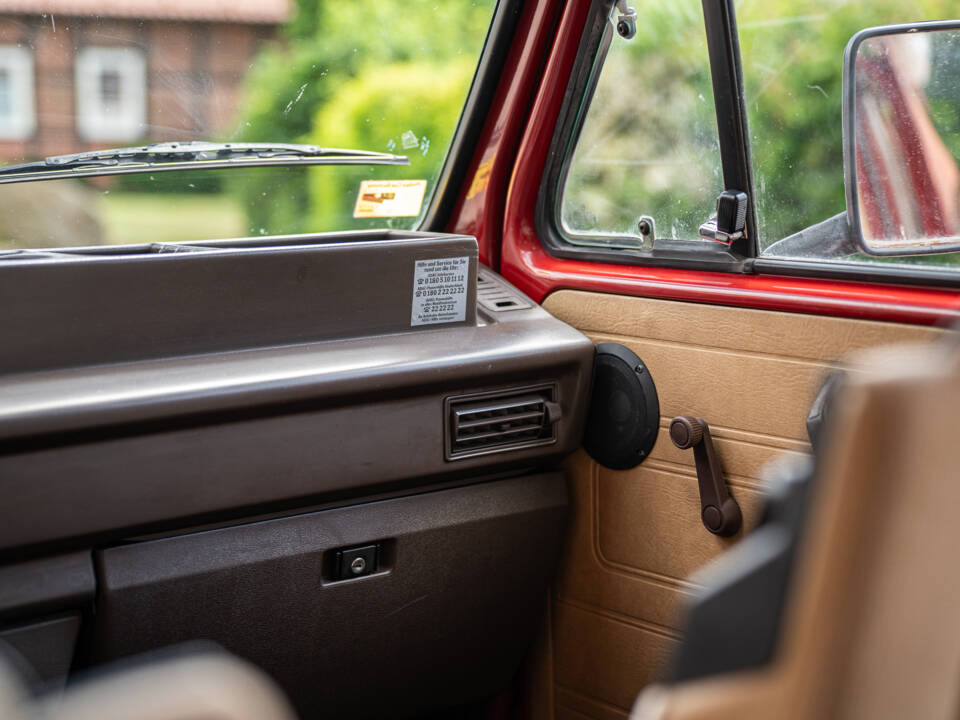 Bild 32/52 von Volkswagen T3 Bus 2.1 (1989)